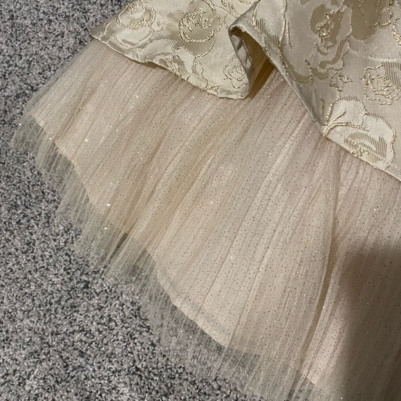 Girls Wonder Nation gold holiday dress w/ white soft jacket. Size 7 - Picture 4 of 6